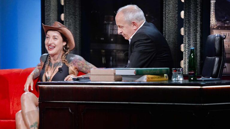 Show Jana Krause: Etzlerovy nadávky, Gondíková na horách a Kamu mezi tropy a koprovkou