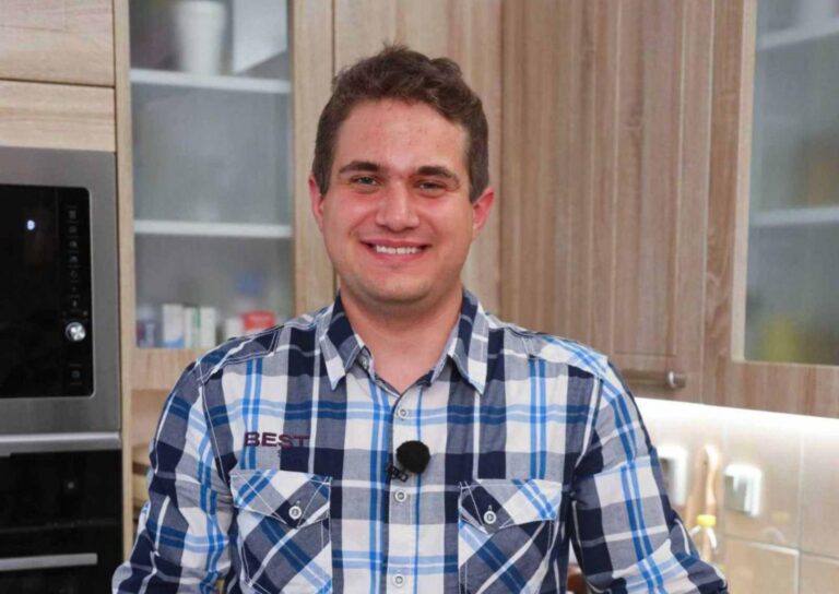 Středeční Prostřeno: Mladý instalatér s velkými plány a cibulkami mečíků místo cibule. Tomáš si ověří, co v něm je