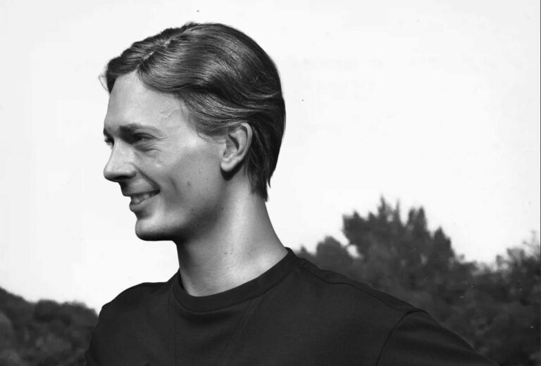 Petr Uhlík jako Zdena Koubková. Proměna pro minisérii Rekorwoman působí překvapivě autenticky