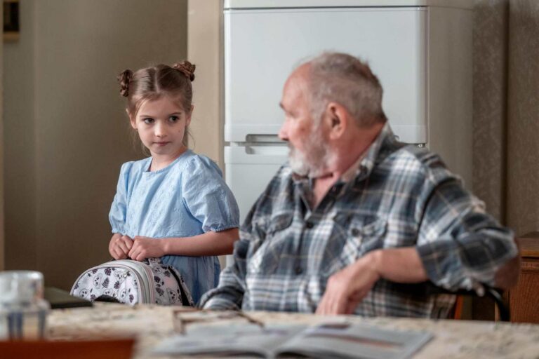 Čtvrteční díl Ulice: Stopka případu Medkové, Adriana znovu na koberečku a zvrat ve stěhování