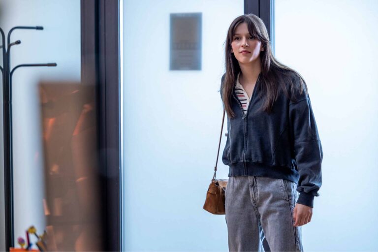 Úterní díl Ulice: Adriana si došlápne na Prokopa, bitka před klubem, Bára to vzdává a Sára se vrací s novinkami