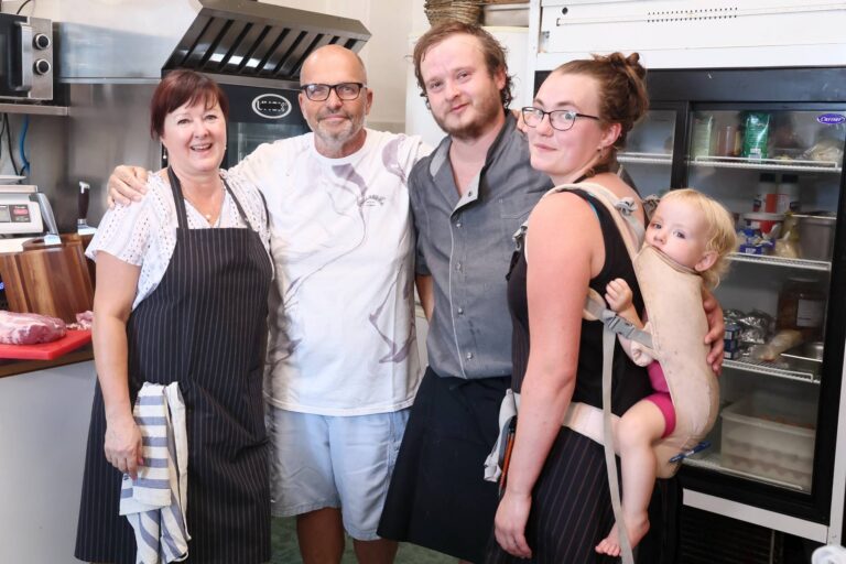 Zdeněk Pohlreich ve třetím díle Ano, šéfe navštíví penzion na Šumavě. Narazí na nepořádek a nedochucené jídlo