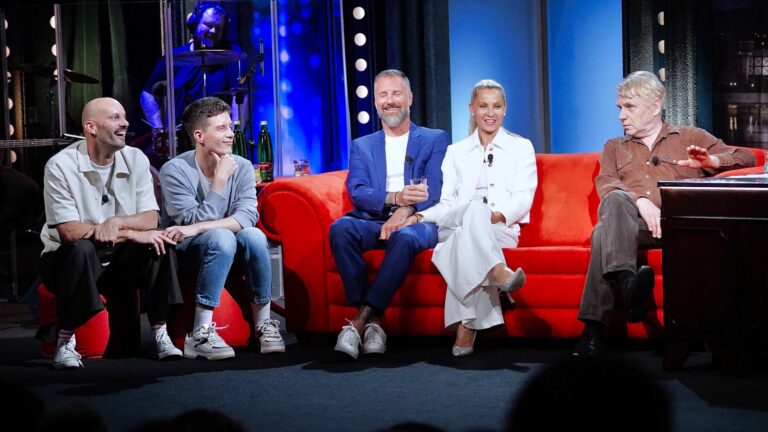 Show Jana Krause: Krejčíkova svatba u boží muky, příjmení losem, 300 km Grónskem a početí v Chorvatsku za bouře