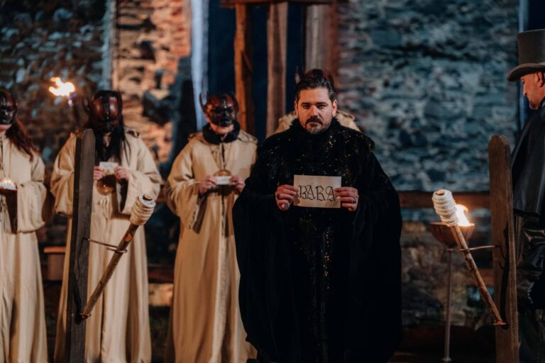 Zrádci 6. epizoda: Mia se zbavila poslední konkurence a s pomocí Daniely zavraždila jednu z věrných