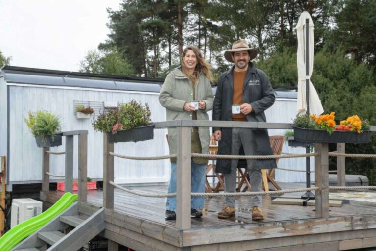 Z filmového placu mezi ovce a slepice. Farma Vojty Kotka ukáže jeho nový životní směr