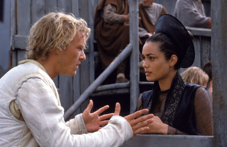 Příběh rytíře se točil i v Česku. Heath Ledger přišel o zub, čeští bezdomovci na place a sázka na rockovou hudbu