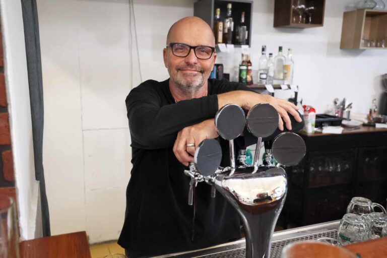 Ano, šéfe: Nádražní hospoda jako srdcovka Zdeňka Pohlreicha a tvrdá realita na talíři