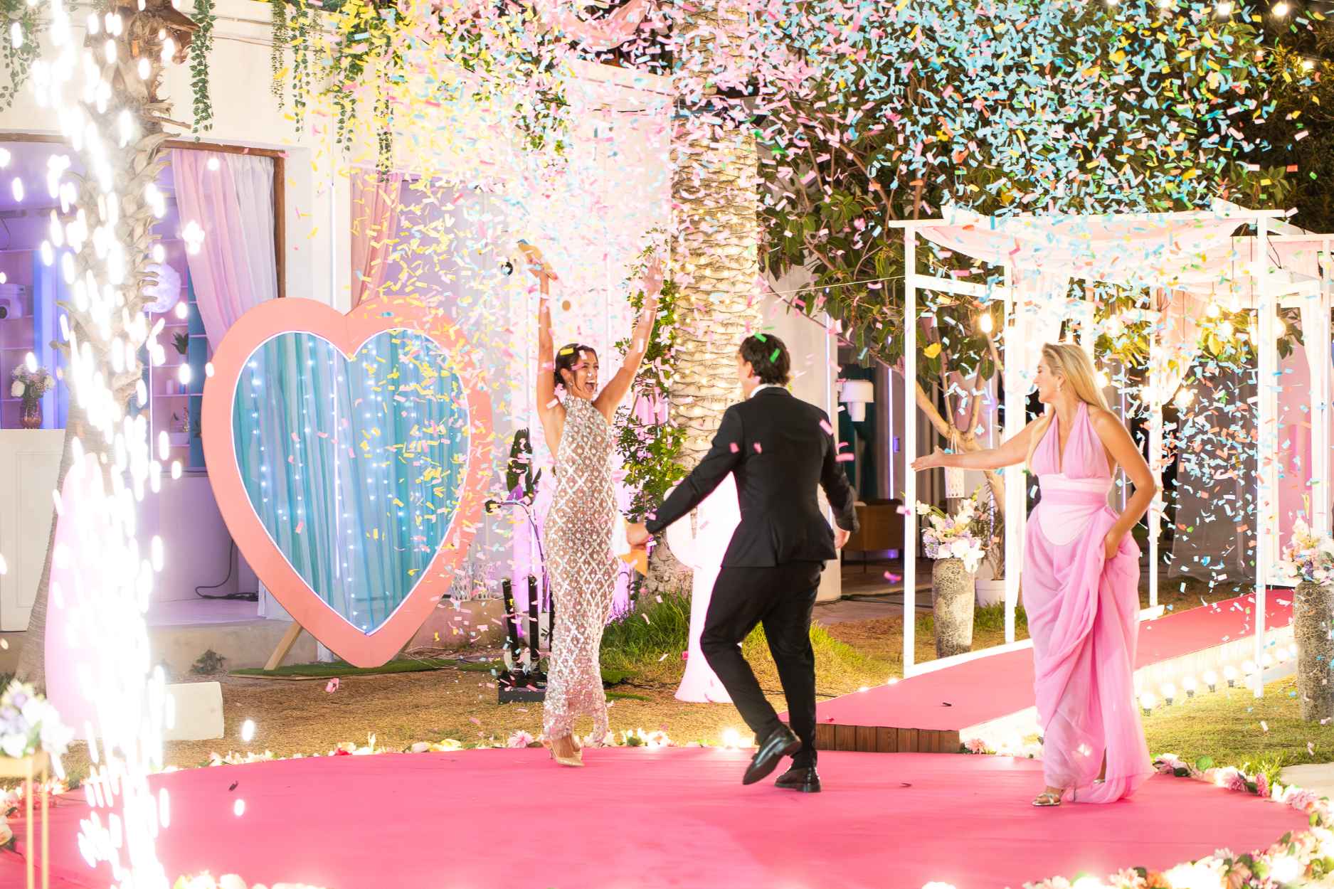 Finále Love Island 2025 přineslo silné emoce: Vítězi se stali Patrícia a Honza, obálku s penězi dostal Honza