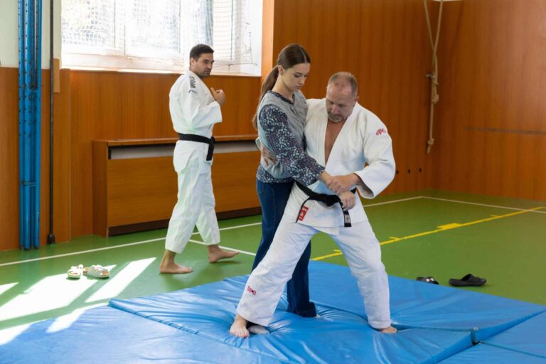 Pondělní díl Ulice: Lukáš se bojí Heleniných návrhů, Laura musí znovu čelit Koldově agresi a Bára se naštve na Lindu