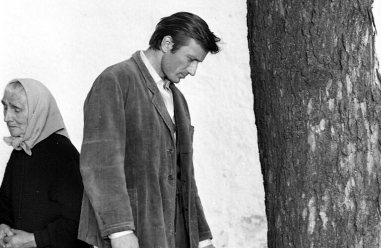 Všichni dobří rodáci: Volba herců podle horoskopu, zákaz alkoholu pro Menšíka a čekání na vrásky v obličeji u Brzobohatého