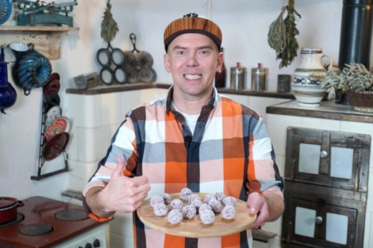 Vychytávky Ládi Hrušky: Vánoční kuličky z červené řepy, řezbář betlémů a svícen z vidliček