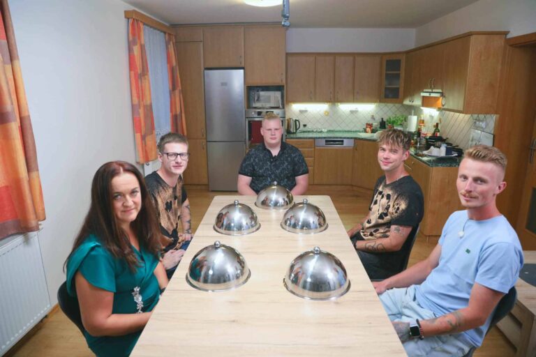 Tento týden v Prostřeno: Návraty po letech, atrapa dezertu, do plavek a taktika v plném proudu