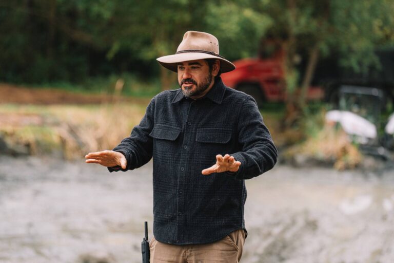 Farma Vojty Kotka 7. epizoda: Souboj se zatopeným lomem, koně na pastvinách a závora jen tak na oko