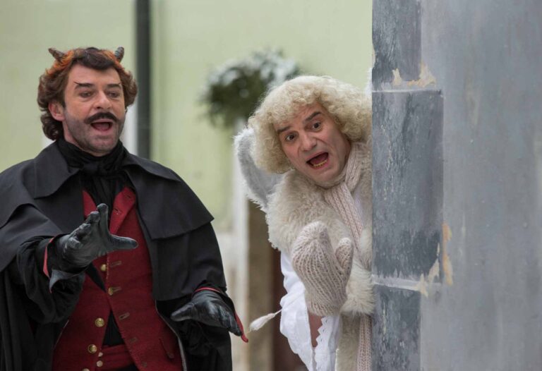 Anděl Páně 2: Výlet na Lurdy, 750 kg odrůdy Pink Lady a shoda jmen