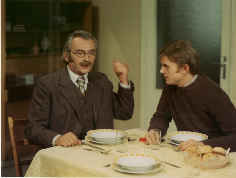 Marečku, podejte mi pero: Předloha pro Hliníka i Hujera, tajná role Janžurové a ve třídě nesměl být portrét prezidenta