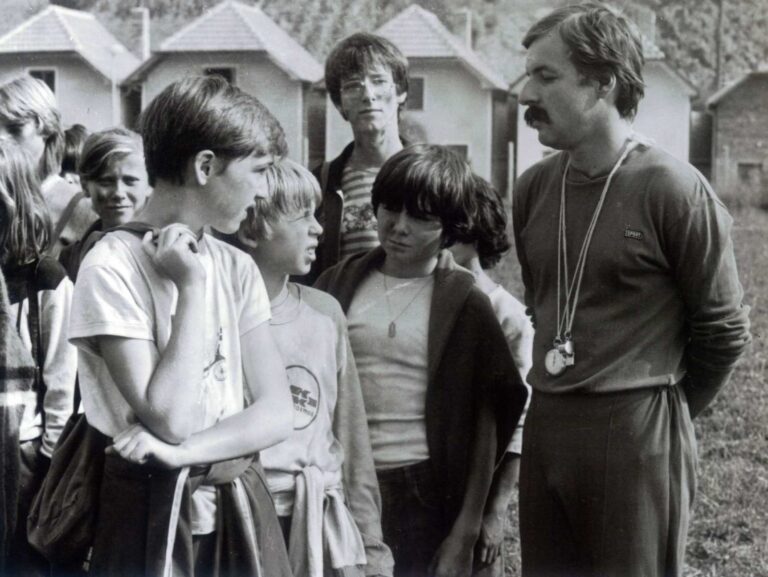 Pětka s hvězdičkou: Hlášky, cenzura i skutečný časopis Mayfair