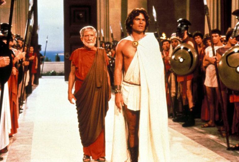 Souboj titánů: Sova jako R2D2, romance na place a inspirace z dovolené