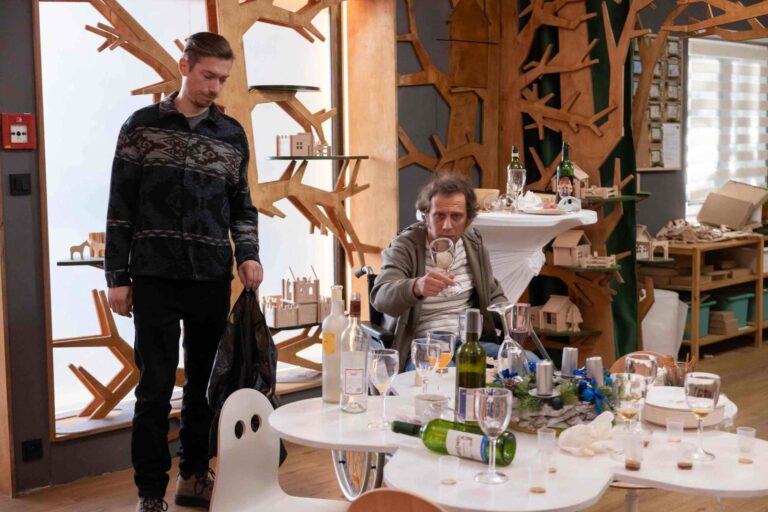 Čtvrteční díl Ulice: Napětí v Království, Pokladník si odchytne Mastného a Lauřino prozření ohledně Koldy