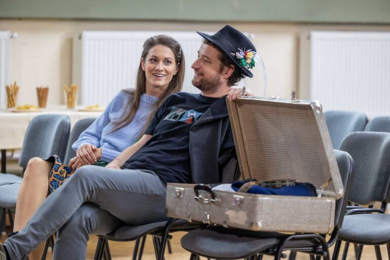 Ulice: Adriana pod tlakem. Vystoupení v komunitním centru se mění v boj s časem i technikou