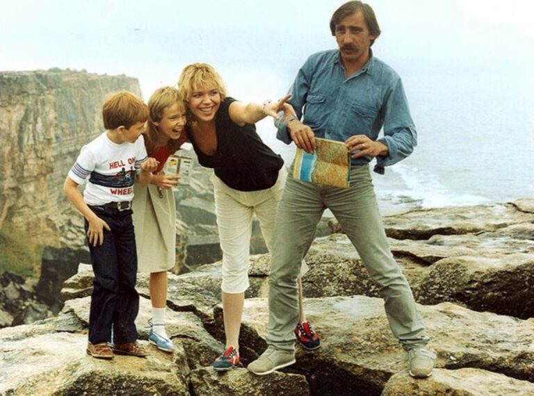 Chobotnice Zelená a Modrý baví i po letech. Jirásková neuměla jezdit na kole, skuteční manželé a co dělají Eva a Honzík