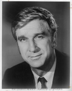 Leslie Nielsen v roce 1970, FOTO: not credited, Public domain, via Wikimedia Commons