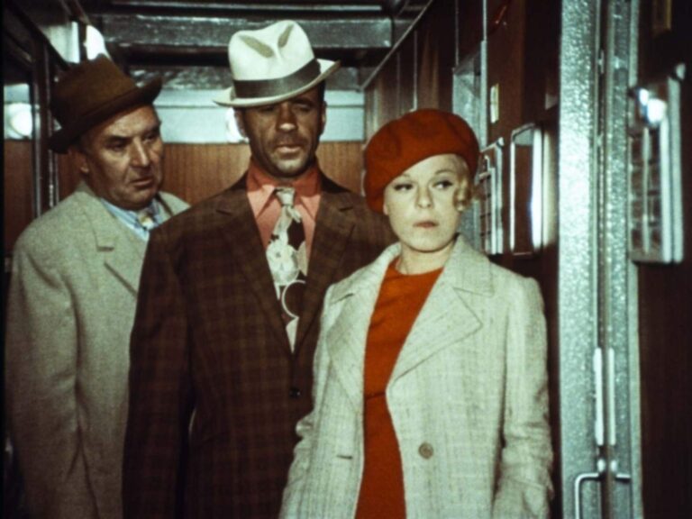 Čtyři vraždy stačí, drahoušku: Recept na Hu-hu koktejl, opilí herci a Libíček v bolestech