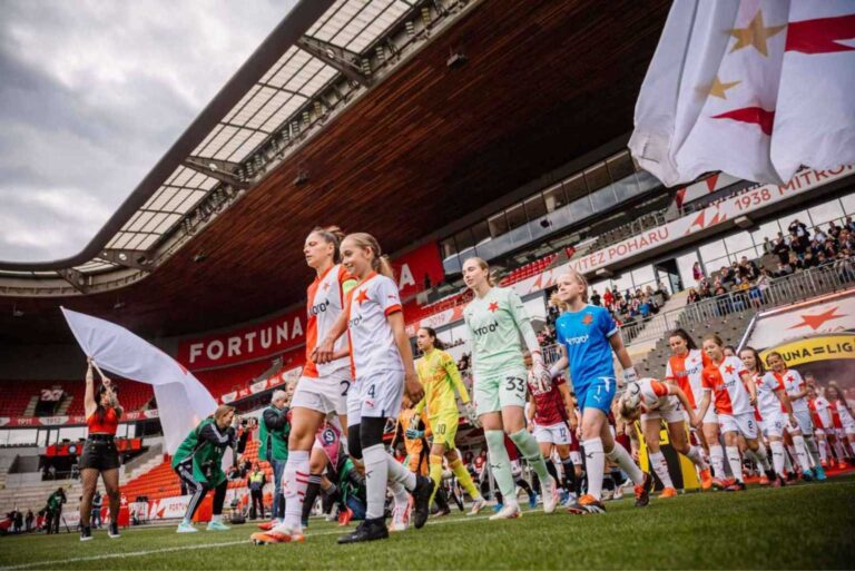 „Patříte k plotně.“ Fotbalistky Slavie v novém dokumentu odhalují platy i dilema mateřství