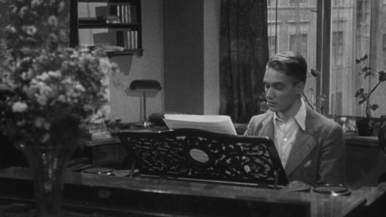 Cesta do hlubin študákovy duše: Žáci ve věku učitelů, hákový kříž za oknem a Hrušínský ostrouhal