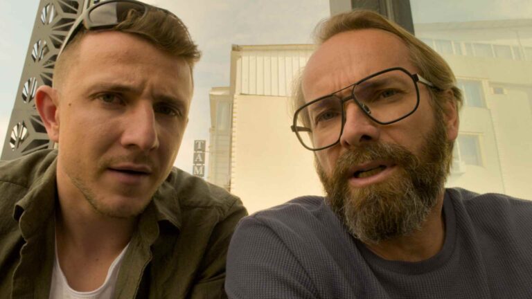 Extraktoři: Inspirace v pákistáckém pekle, hotelové války, v hledáčku turecké tajné služby a opatření kvůli Baldvinovi