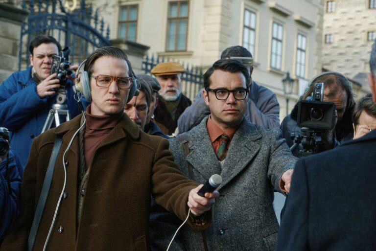 Vlny zachycují, co zní mezi řádky: Odvahu, pravdu a ticho po okupaci