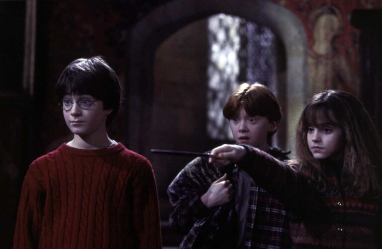 Harry Potter a Kámen mudrců: McGonagallová hrála famfrpál, obavy ze sov a do role Pottera byl původně zvolen jiný herec