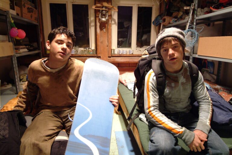 Snowboarďáci: Režisér mrzl ve stanu pro milence, Kotek měl otřes mozku a štáb chtěl zmlátit Mádla