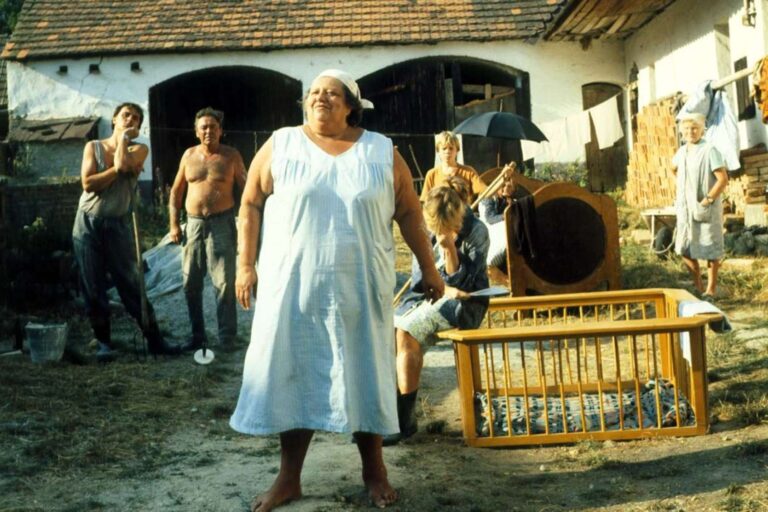 Slunce, seno, erotika: Růžičková se synem budili na pláži pozornost, Kelišová se pozvracela a scéna natočená s pomocí hasičů