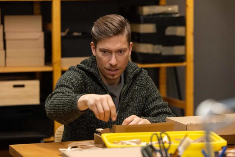 Páteční díl Ulice: Definitivní odjezd, Rosťovo bažení, nečekaná zpráva a návrat neproběhne bez povšimnutí