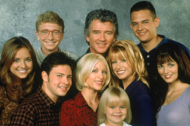 Krok za krokem: Postřelení do obou rukou, Codyho kriminál a ukradené miliony dětské hvězdy