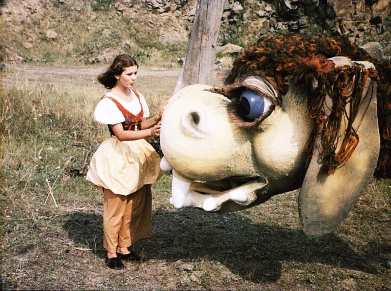 Za humny je drak: Kramár málem zemřel, šestnáctiletý princ pil fernet a Císler si napsal parte