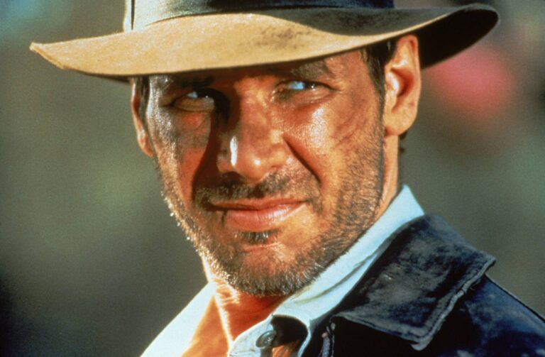Indiana Jones: Zpěvačka v kůži zbičovala Harrisona Forda, slon snědl kostým a skandál v Indii