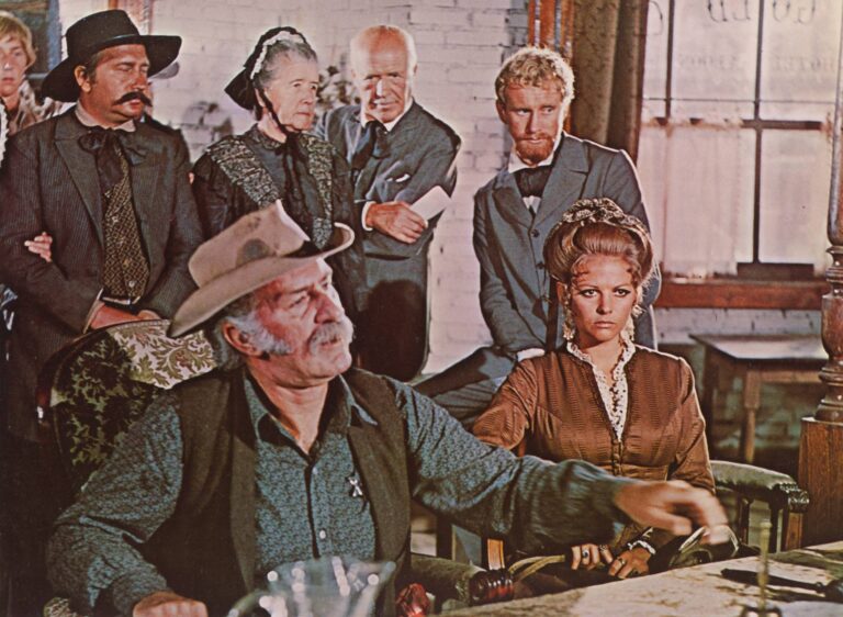 Tenkrát na Západě: Fondova žena u postelové scény, zákaz spodního prádla a móda, která ničila pařížské eskalátory