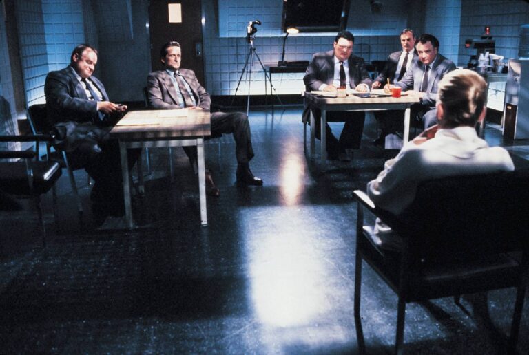 Základní instinkt: Pravda o slavném překřížení nohou, hádky na place a bojkot natáčení v San Franciscu