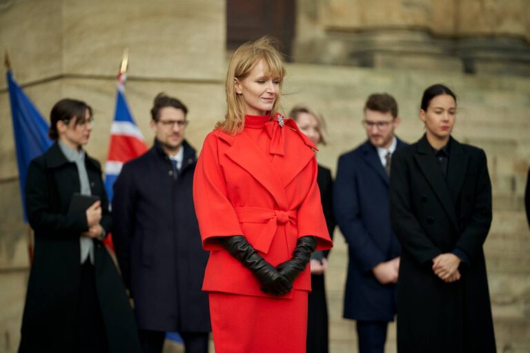 Prezidentka: Cílené ničení kondice Geislerové, inspirace v Nerudové a utajená hradní romance