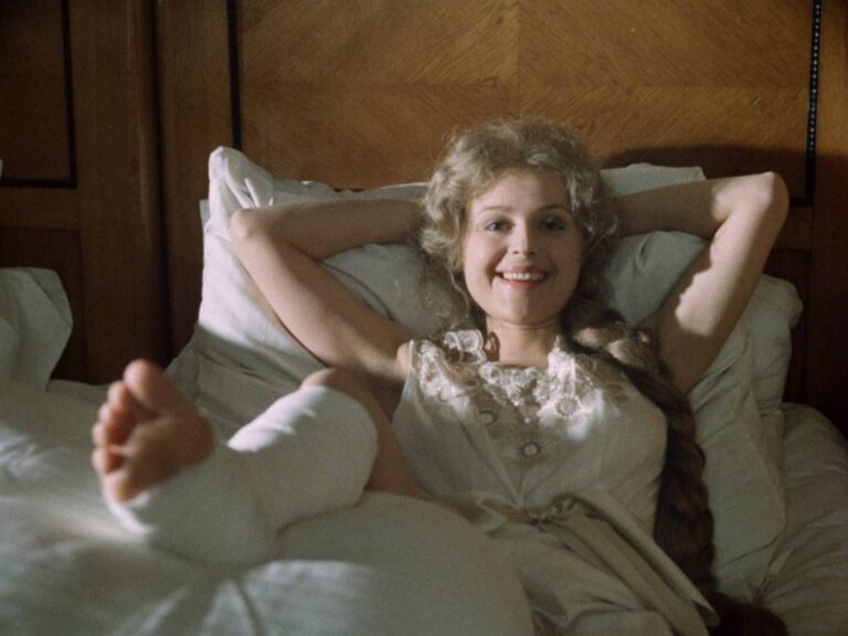 Postřižiny: Těhotná Vášáryová se opila pivem, uražený Menšík a trik s falešným komínem