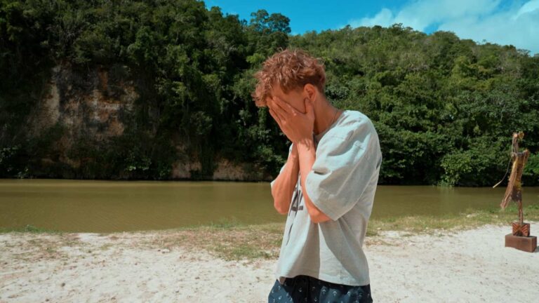 Survivor 14. díl: Podvod s jídlem stál hráče místo ve hře. První diskvalifikace v historii soutěže drtí kmenové aliance