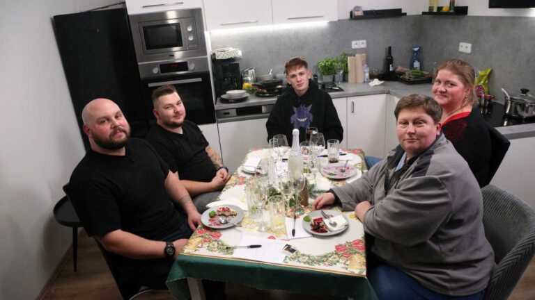 Tento týden v Prostřeno: Návrat lháře a zpověď o životě na ulici. Jihočeské kulinářské klání přinese podvody i slzy