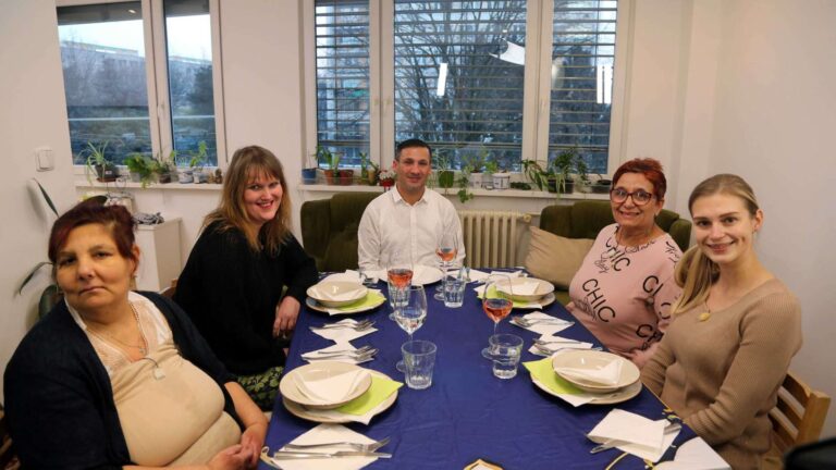 Příští týden v Prostřeno: Vlasy v jídle, nezvládnuté emoce, ztráta zubu a nešťastná láska na první pohled