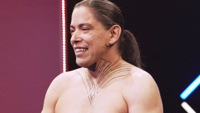 Zklamání s muži ho dovedlo až do nahé seznamky. Petr s odvážným tetováním hledá novou ženu