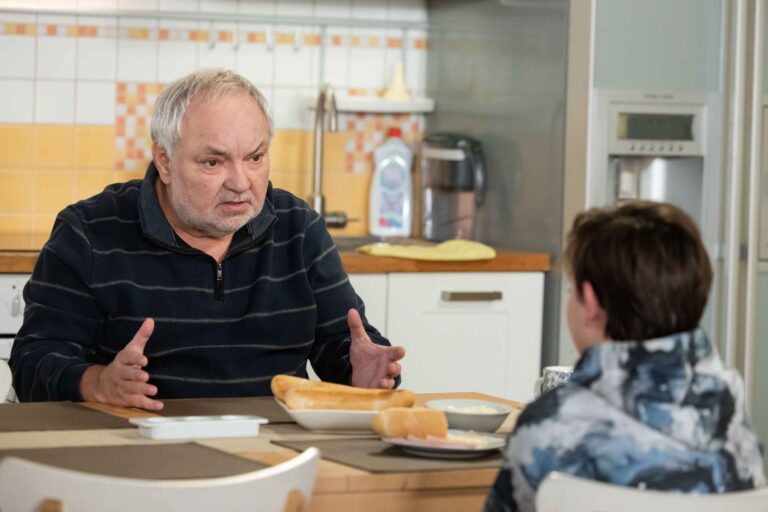 Středeční díl Ulice: Půjčka, Anežka přivede kluky na stopu, Ája jako na horské dráze a Lumírův vážný rozhovor s Lexíkem