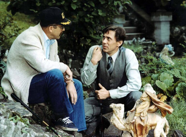 V podstatě jsme normální: Patrasová místo Havlové, cimrmanologové na place a nedostupná západní elektronika