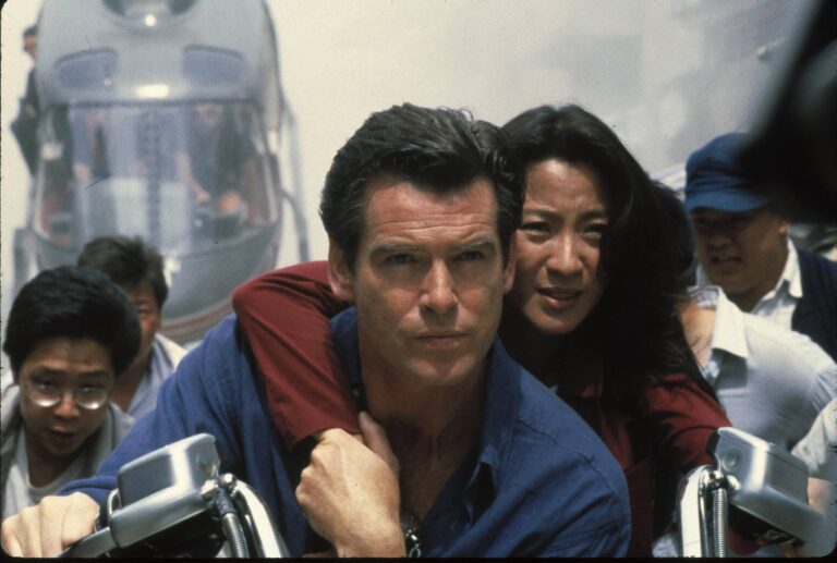 Zítřek nikdy neumírá: Hopkins utekl z placu, Brosnan řval na těhotnou kolegyni a název vznikl kvůli chybě