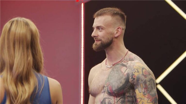 Naked Attraction znovu představí lektorku nahé jógy. Ocas kočky na intimních partiích muže ji zaujal