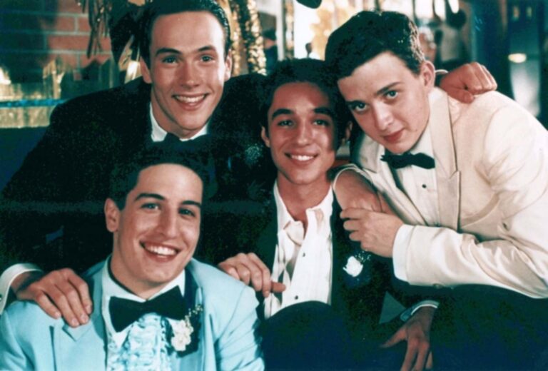 Kultovní komedie Prci, prci, prcičky skrývá mnohá překvapení. Štáb řešil nečekané problémy s rekvizitami i herci